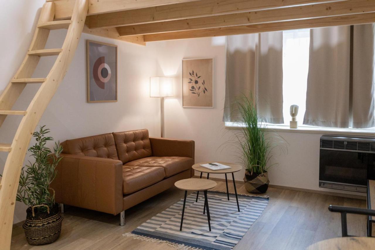 Apartment Unique In Karlin By Days Prag